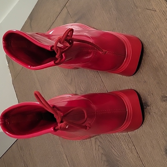 Stuart Weitzman lady red rain boots - Picture 2 of 5
